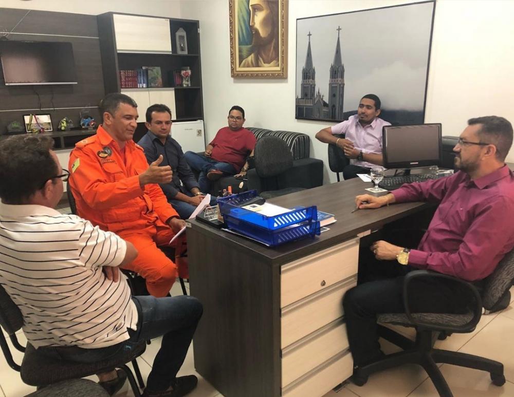 Comandante do Corpo de Bombeiros se reúne com Prefeito de Picos para discutir sobre os incêndios 