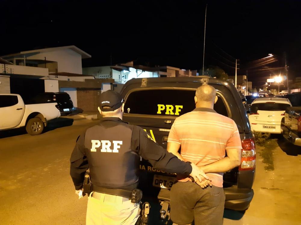 PRF prende condutor por uso de documento falso na BR-316