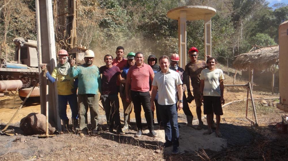 Prefeito Junior bill visita obras de perfuração de poços na zona rural de São Pedro do Piauí