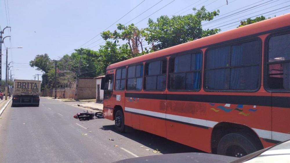 Motociclista morre esmagado por caminhão em avenida de Teresina