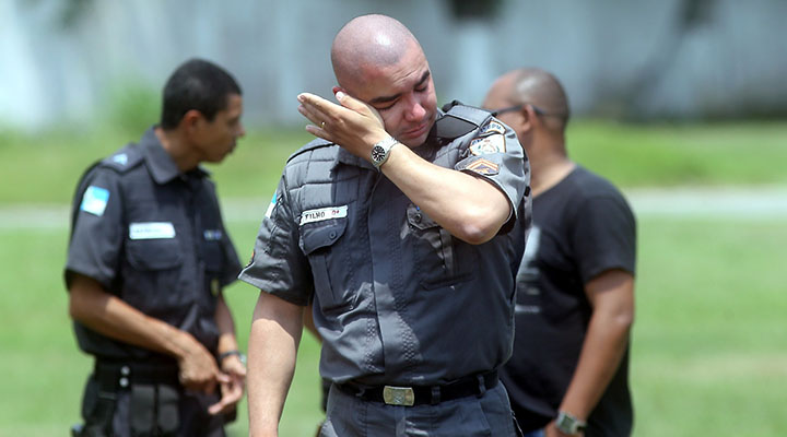 Suicídio já causa mais mortes de policiais do que confronto em serviço