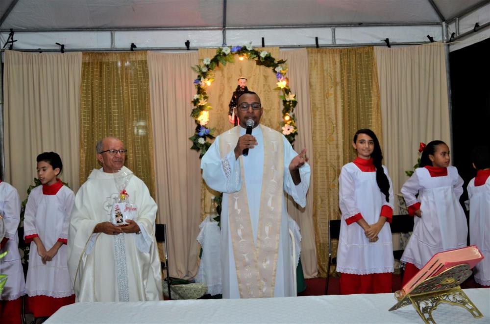 Alvorada e Missa Campal marcam dia de abertura do festejo de Hugo Napoleão; imagens
