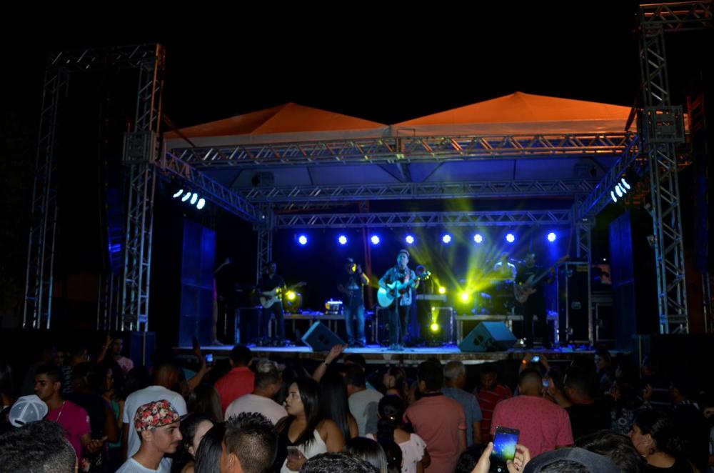 Show com Tom Cleber, Banda Spacial e Damásio Neto anima festejo de Hugo Napoleão; veja imagens