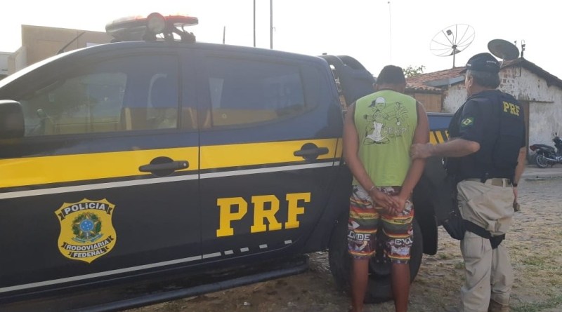 PRF realiza operação na BR 343 e flagra motociclista alcoolizado, sem habilitação e sem capacete