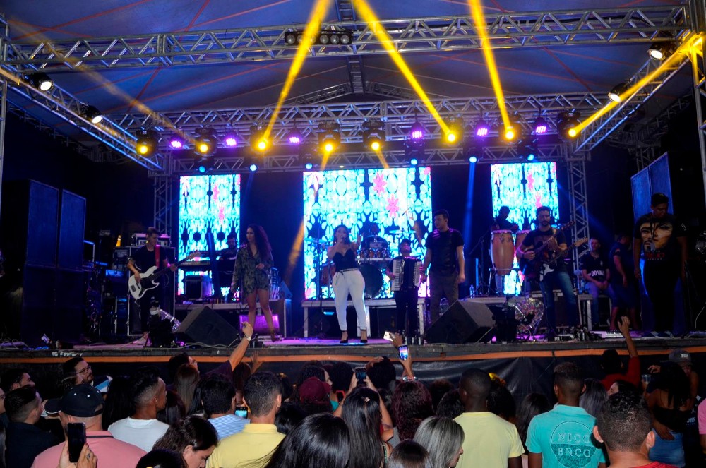 Show com Desejo de Menina, Toca do Vale e Pegadões marca o encerramento do festejo de Hugo Napoleão; veja imagens