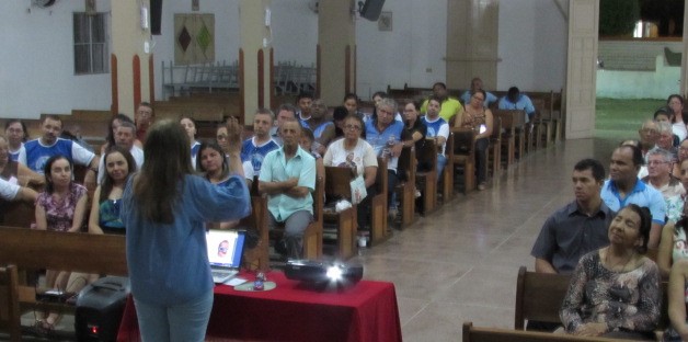 Psicologa ministra palestra sobre a Semana Nacional da vida