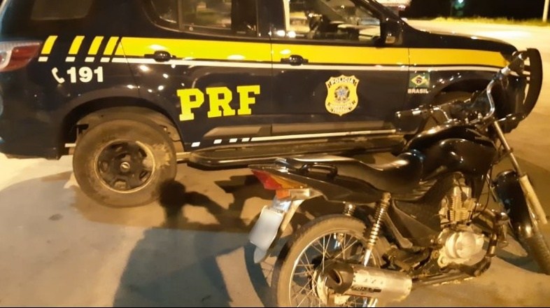 PRF recupera na BR 343 motocicleta com registro de roubo e furto