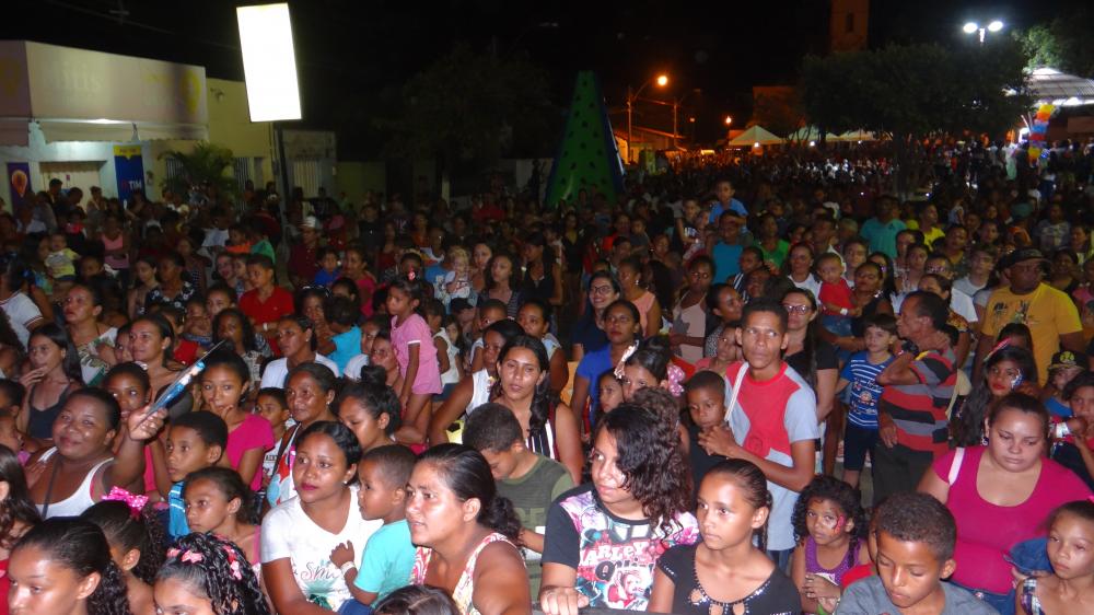 Mega festa da criança reúne milhares de pessoas em São Pedro do Piauí