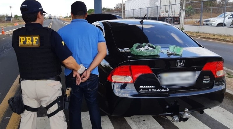 PRF prende traficante a apreende cocaína na BR 343