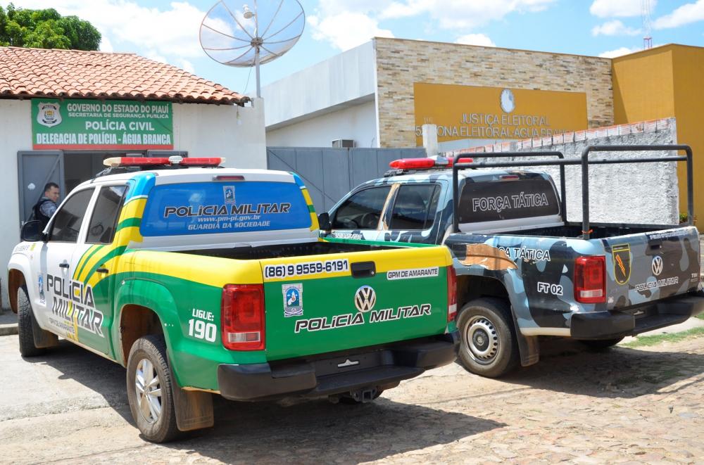Jovem de 20 anos é preso pela Força Tática por suspeita de tráfico de drogas em Regeneração durante seresta