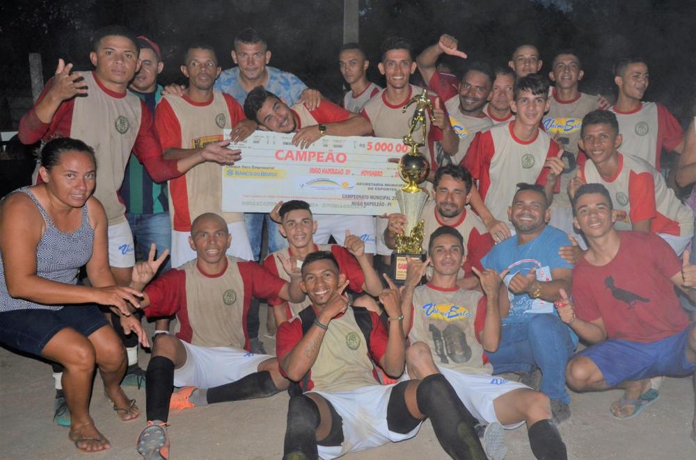 Santos vence Miami de virada e conquista o título de campeão hugonapoleonense de futebol; veja imagens 