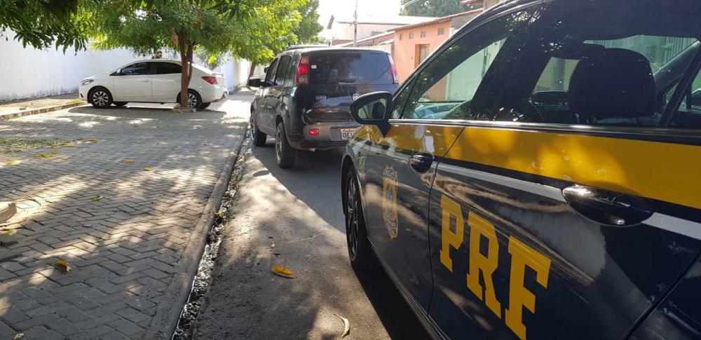 PRF e PM prendem quadrilha especializada em roubo e recuperam dois veículos na BR-316