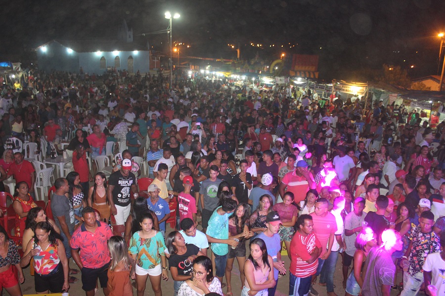 Festejo | Meninos de Barão reúne multidão na primeira noite do bairro Mutirão