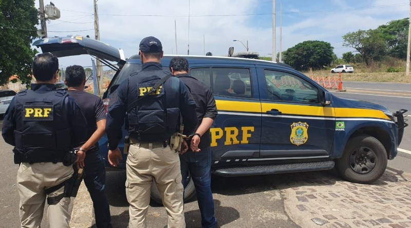 Polícia prende dois homens e recupera Hillux roubada em Amarante