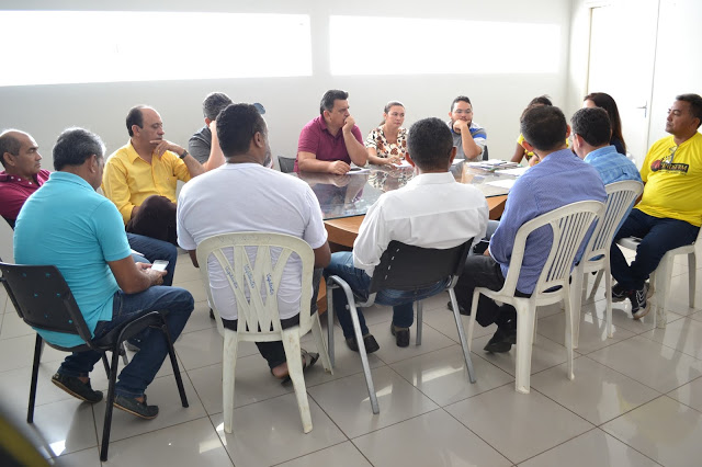 Em reunião com o SINDSERM, os Vereadores se comprometem a aprovar o Plano da Educação na sessão do dia 19 de dezembro