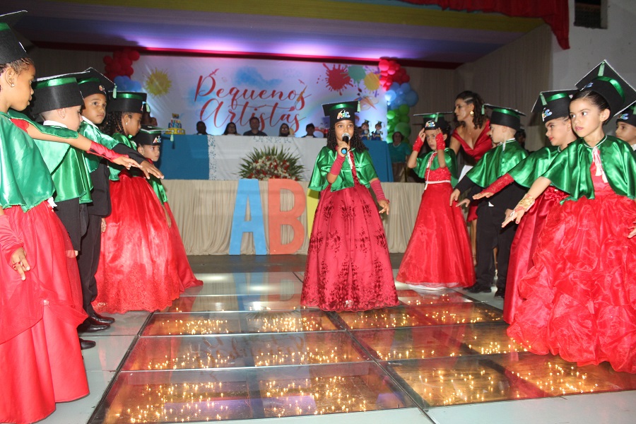 CEI Dalva Andrade | Educação municipal realiza festa de formatura histórica