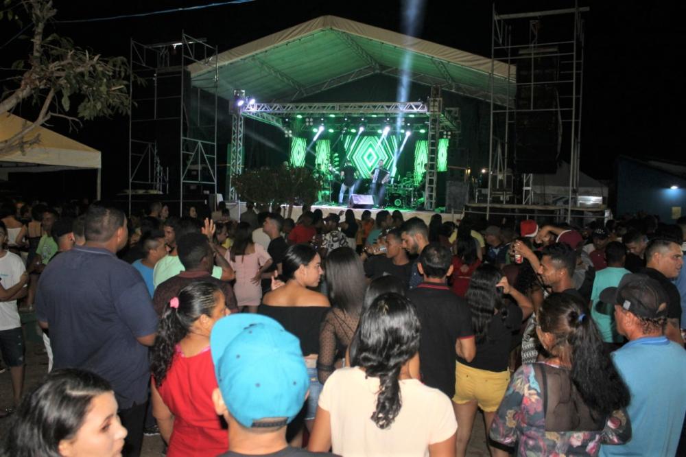 Show com Caviar com Rapadura e João Velloso marca as comemorações do aniversário de 24 anos de Olho D’água do Piauí; imagens
