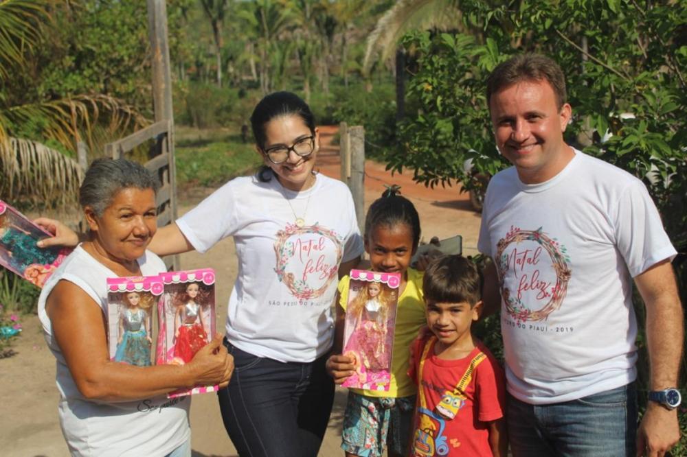 Assistência Social promove o 'Natal Feliz' com distribuição de brinquedos, cestas básicas e panetones