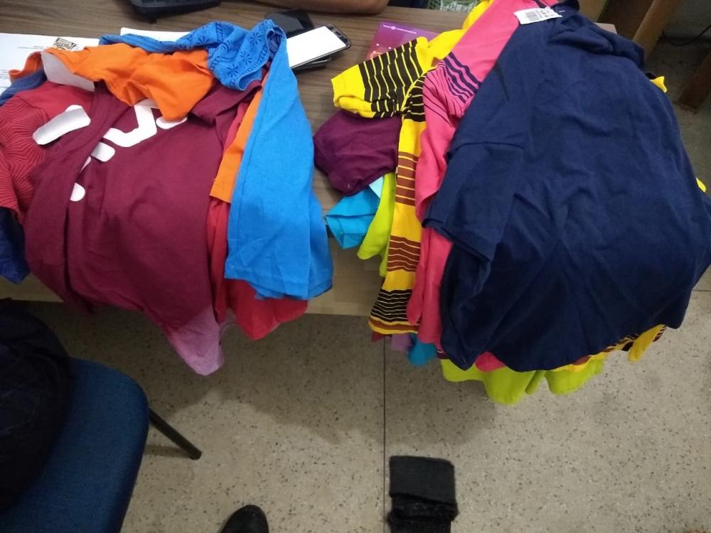 Força Tática prende suspeitos por furto de roupas em barraca de confecções no festejo de Regeneração