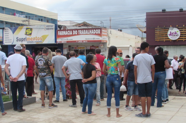 População Picoense participa de manifestação contra a exoneração do ex-comandante Edwaldo Viana